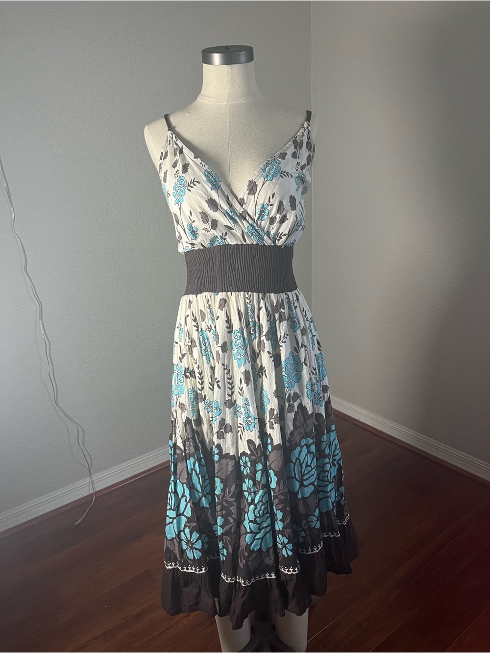 Sleeveless Blue Floral Midi Dress with Smocked Waist